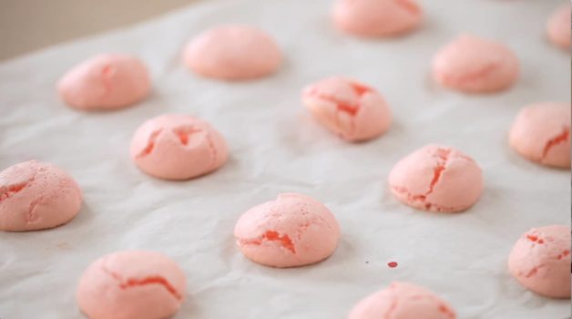 can i bake macarons without parchment paper