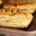Can puff pastry be baked without parchment paper?