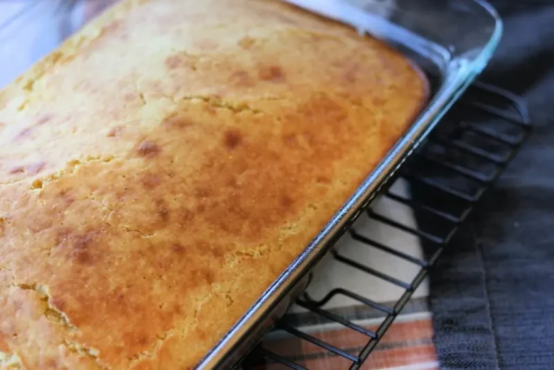 can you bake cornbread in a glass pan?