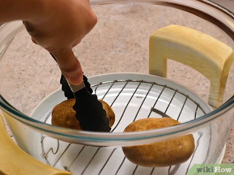 Can you boil potatoes in a halogen oven?