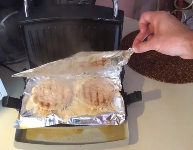 Can you put foil on a George Foreman grill?