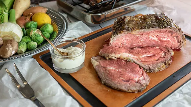How do you cook a prime rib in a convection oven?