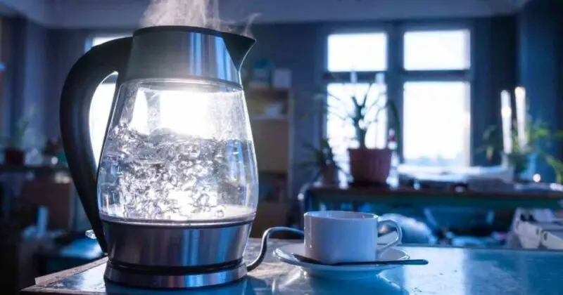 How long does boiled water stay sterile in the kettle?