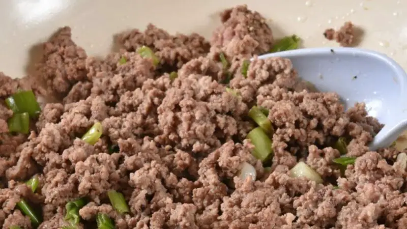 How much weight does ground beef lose after cooking?