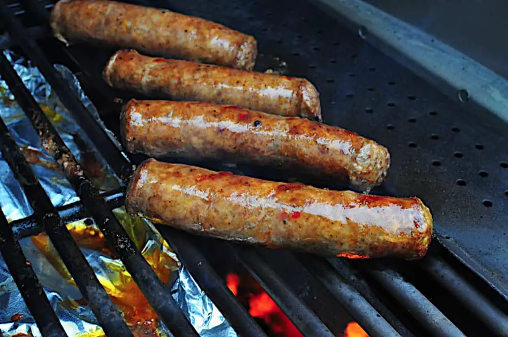 How to pre-cook sausages before the barbecue?