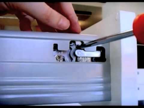 how to remove a Howdens kitchen drawer
