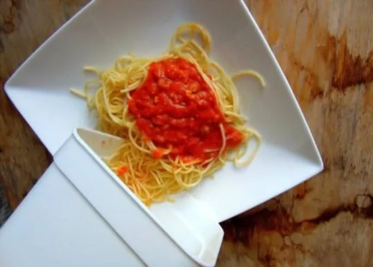 How to store cooked spaghetti Bolognese?