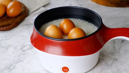 Is it safe to boil eggs with rice?