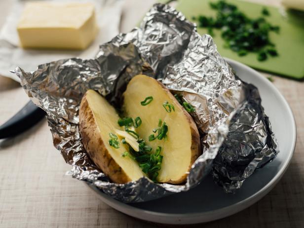 can you boil food in aluminum foil