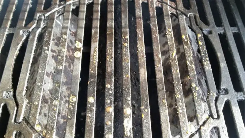 how do i clean porcelain coated grill grates