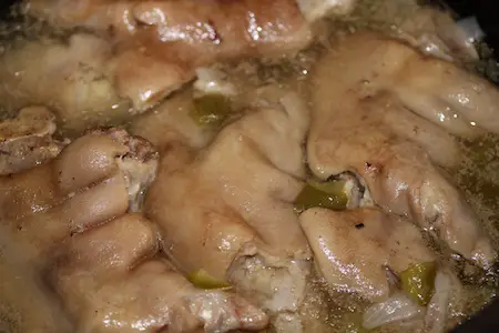 how to cook pigs feet in the oven