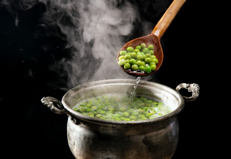what is the difference between steaming and boiling