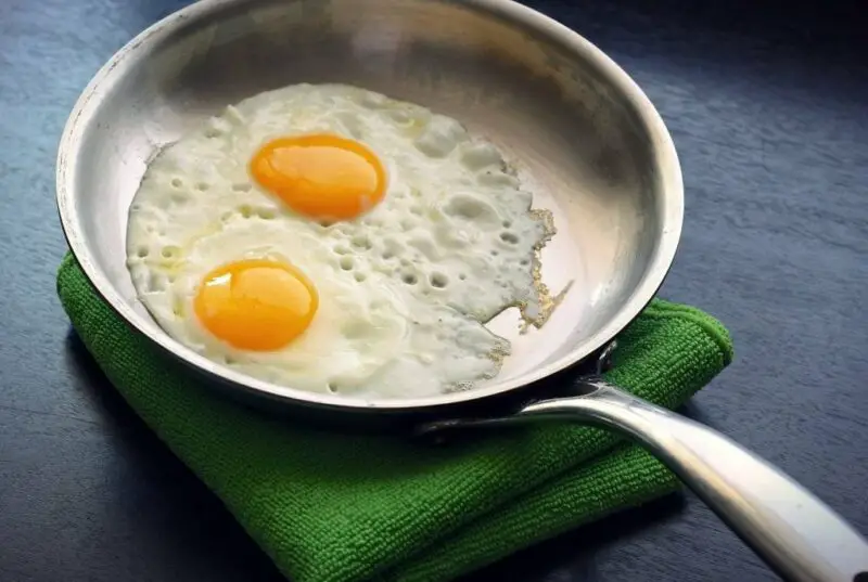 you asked why cant you boil eggs in aluminum pans