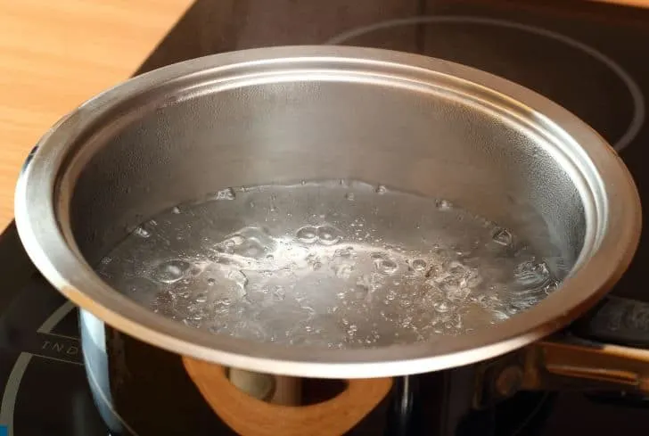your question is it safe to boil water in aluminum